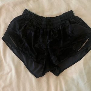 Lululemon Hottie Hot shorts 2.5 length